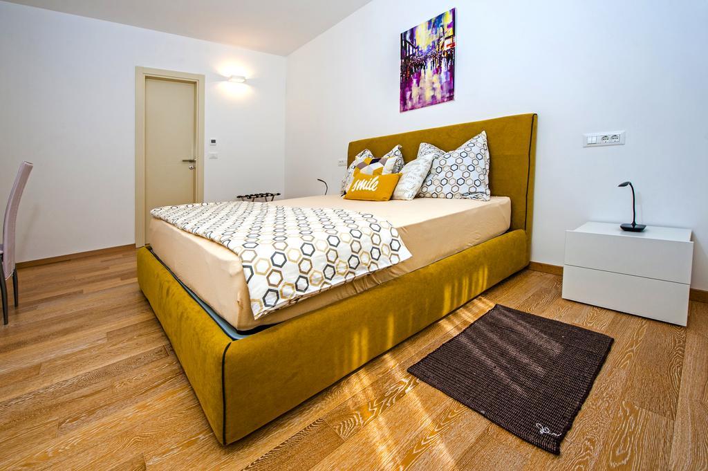 Sunset Luxury Apartment 罗维尼 外观 照片