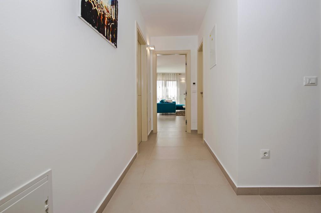 Sunset Luxury Apartment 罗维尼 外观 照片