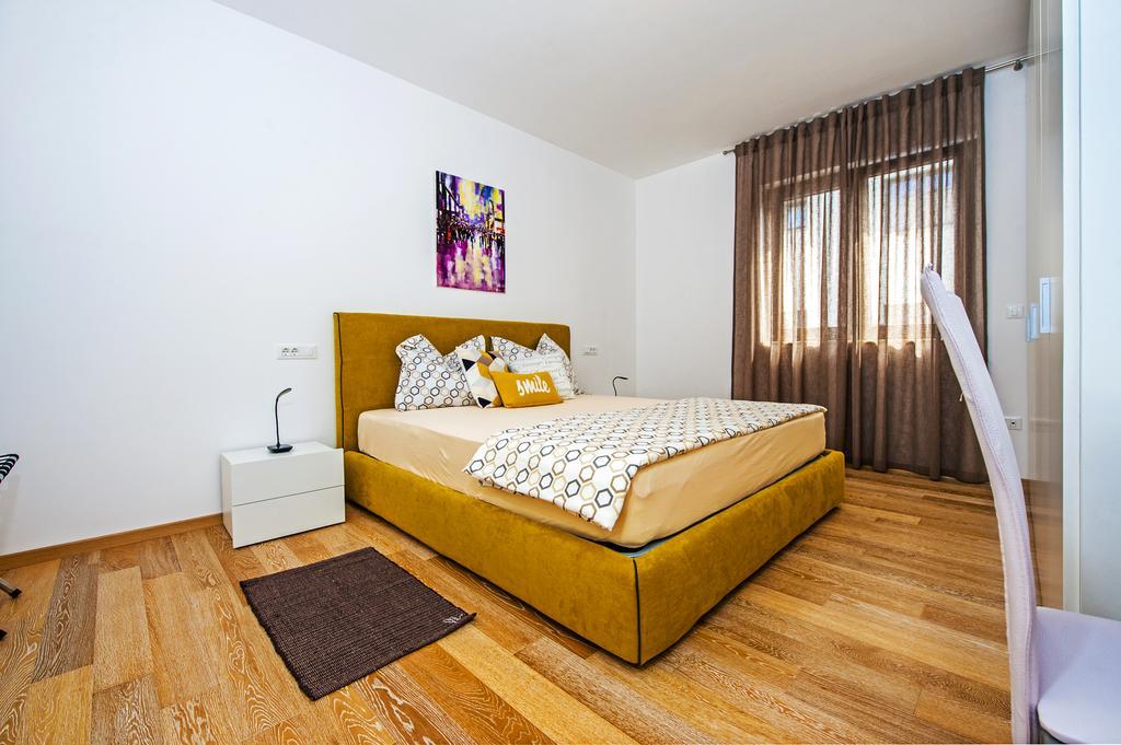 Sunset Luxury Apartment 罗维尼 外观 照片