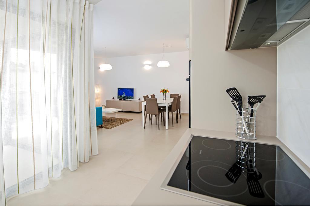 Sunset Luxury Apartment 罗维尼 外观 照片