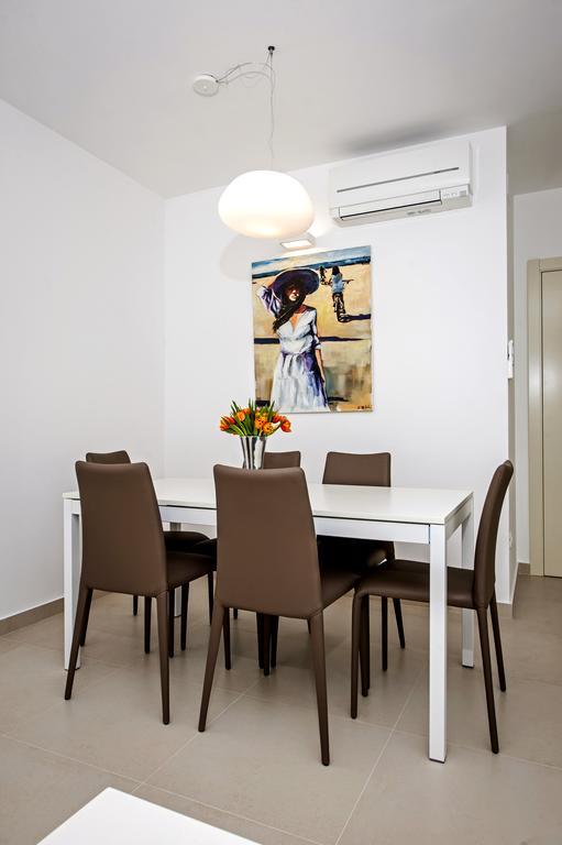 Sunset Luxury Apartment 罗维尼 外观 照片