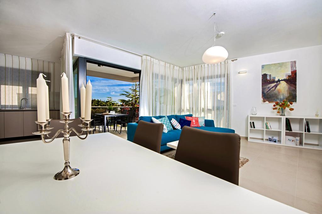 Sunset Luxury Apartment 罗维尼 外观 照片
