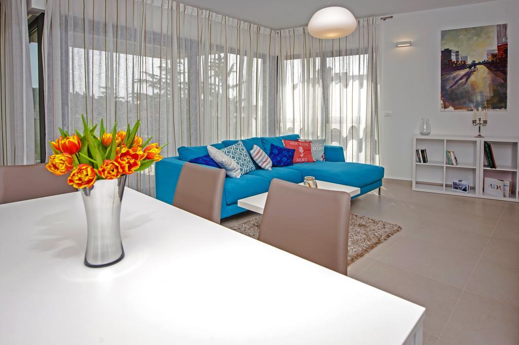 Sunset Luxury Apartment 罗维尼 外观 照片